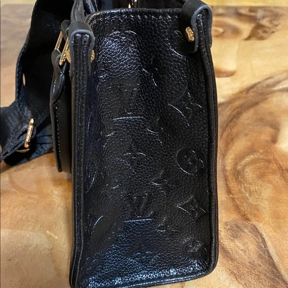 Black Embossed Leather Handbag - Picture 3 of 4